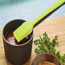Load image into Gallery viewer, 2-Piece Silicone Basting Pastry Brush - 8.3' (Small) & 10.4' (Large) - Green