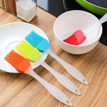 Load image into Gallery viewer, 2-Piece Silicone Pastry Brush Set - 6.5' (Small) & 8.1' (Medium) - Green