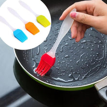 Load image into Gallery viewer, 2-Piece Silicone Pastry Brush Set - 6.5' (Small) & 8.1' (Medium) - Blue