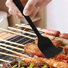 Load image into Gallery viewer, 2-Piece Silicone Basting Pastry Brush - 8.3' (Small) & 10.4' (Large) - Black